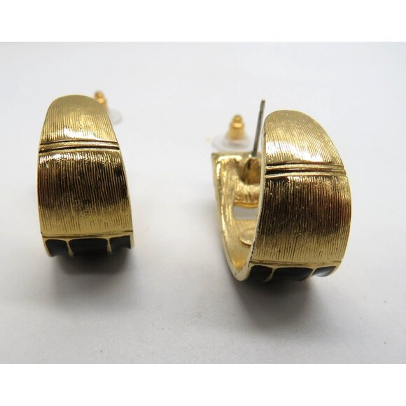 Vintage Trifari Earrings Gold Tone Black Enamel Pierced Stud Hoop Textured - Picture 6 of 10